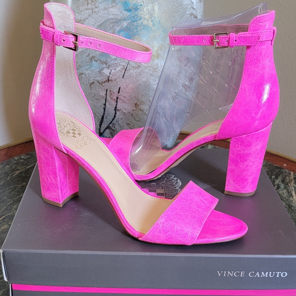 Brand NIB Vince Camuto Corlina Ankle Strap Block Heel Sandal BARBIE POP PINK 9 M